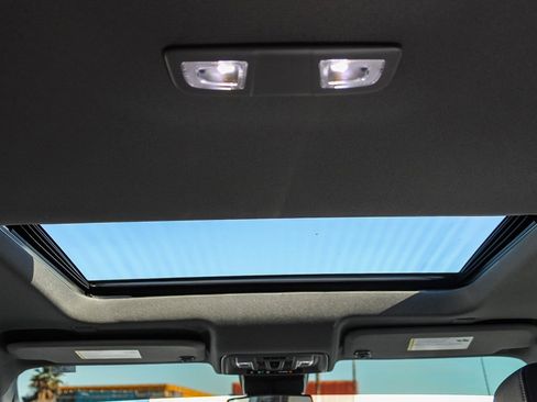 Used 2022 Chevrolet Silverado 1500 LT Trail Boss w/ Convenience Package II image 17