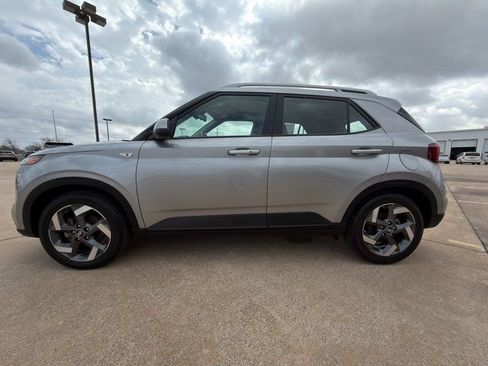 Used 2024 Hyundai Venue SEL image 10