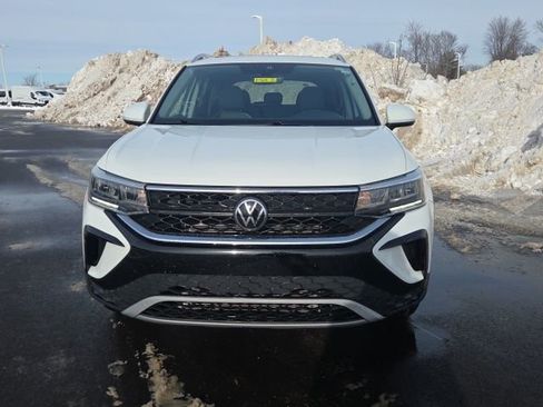 Used 2024 Volkswagen Taos SE image 16