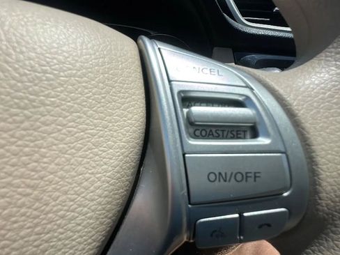 Used 2015 Nissan Rogue SV FWD image 40
