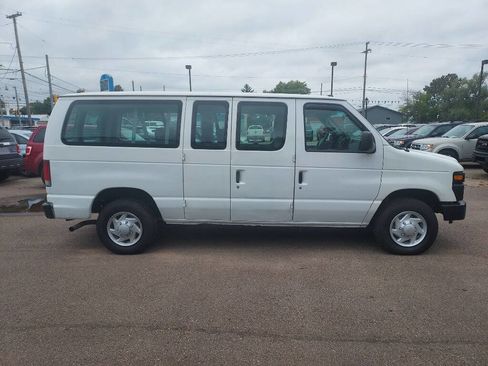 Used 2014 Ford E-150 and Econoline 150 Wagon image 4