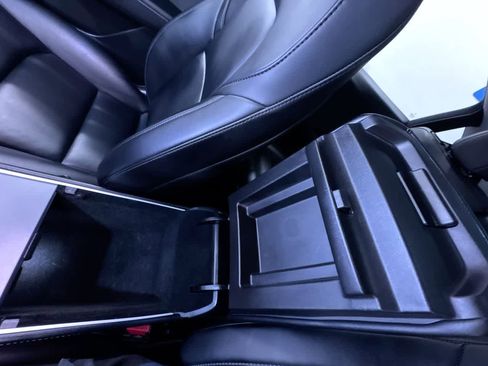 Used 2022 Tesla Model Y Long Range image 27