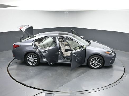 Used 2017 Lexus ES 300h image 46