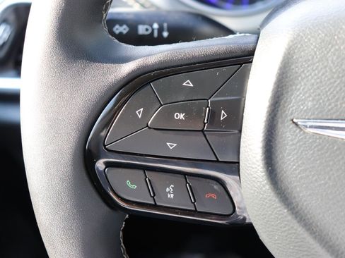 Used 2025 Chrysler Pacifica Limited FWD image 38