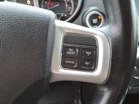 Used 2019 Dodge Journey SE image 19