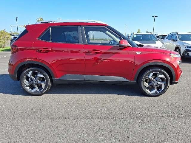 Used 2025 Hyundai Venue Limited FWD image 8