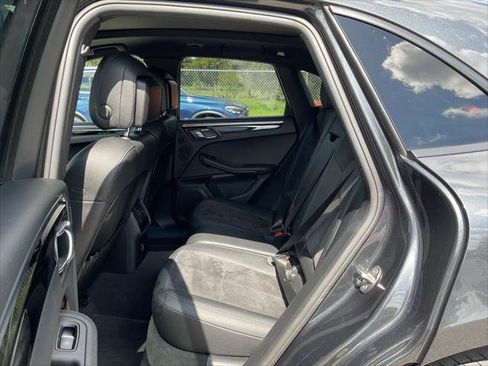 Used 2019 Porsche Macan AWD/4WD image 17