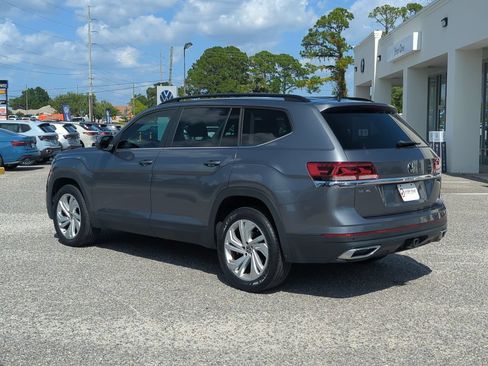 Used 2023 Volkswagen Atlas SE w/ Panoramic Sunroof Package FWD image 5