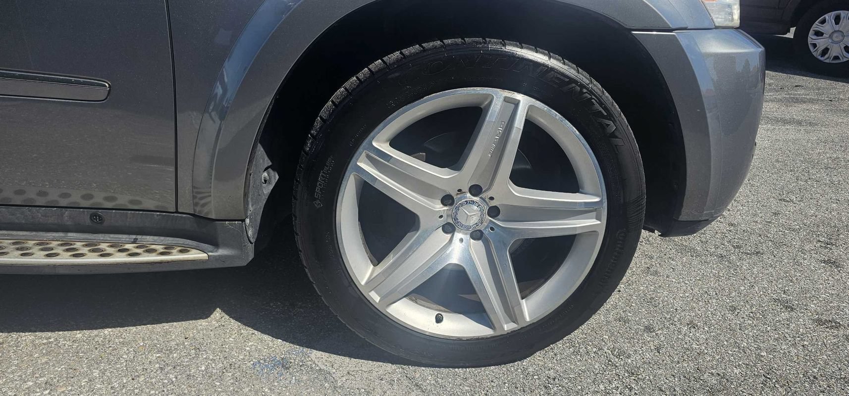 Used 2011 Mercedes-Benz GL 550 4MATIC image 9
