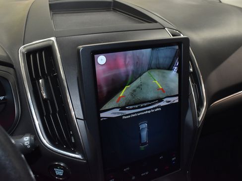 Used 2022 Ford Edge Titanium AWD/4WD image 10