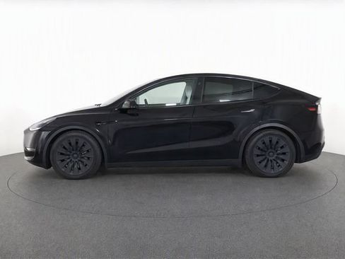 Used 2024 Tesla Model Y Long Range AWD/4WD image 7