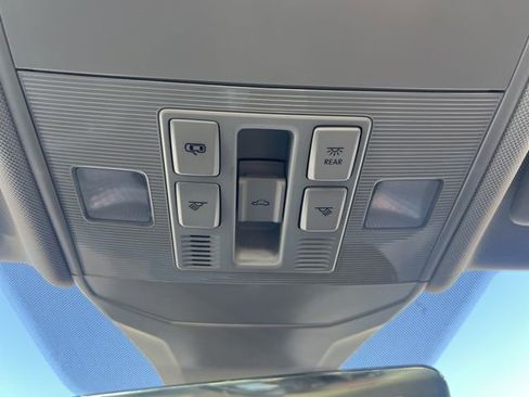 Used 2024 Volkswagen Jetta SE w/ Panoramic Sunroof Package image 13