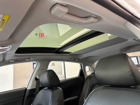 Used 2018 Kia Optima EX w/ Premium Package image 45