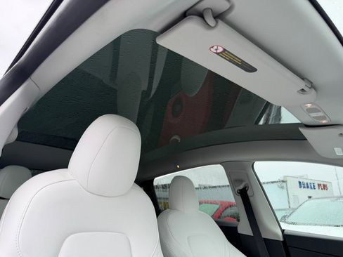 Used 2023 Tesla Model Y Long Range image 31