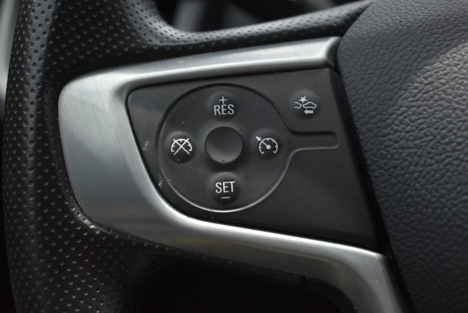 Used 2024 GMC Terrain SLE w/ LPO, Floor Liner Package AWD/4WD image 17