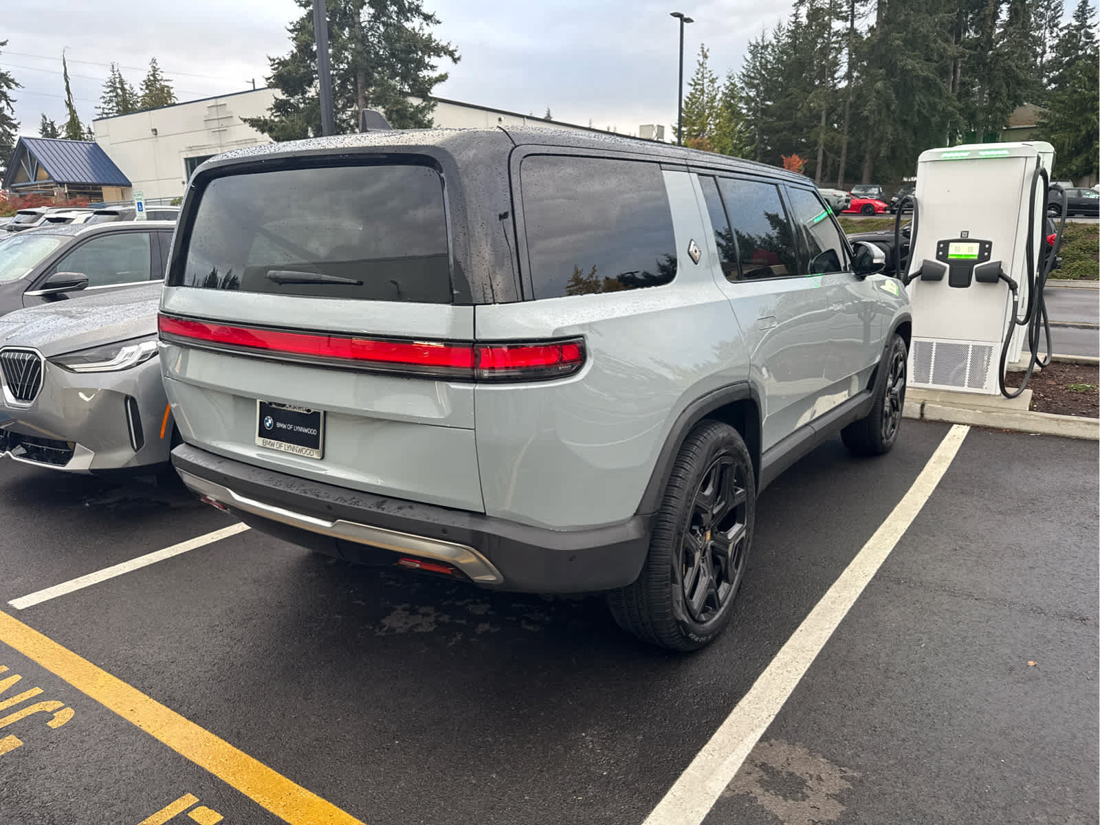 Used 2022 Rivian R1S Launch Edition Quad AWD/4WD image 6