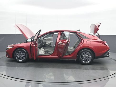 Used 2024 Hyundai Elantra SEL FWD image 37