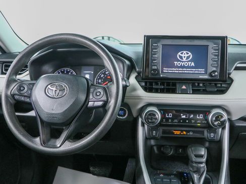 Used 2022 Toyota RAV4 XLE FWD image 17