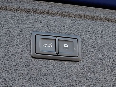 Used 2022 Audi Q5 e Premium Plus image 29