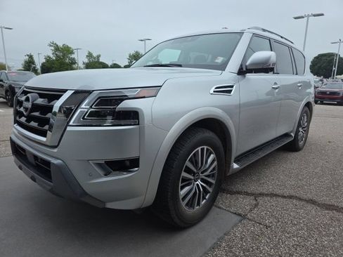 Used 2023 Nissan Armada SL w/ Captain's Chairs Package AWD/4WD image 3