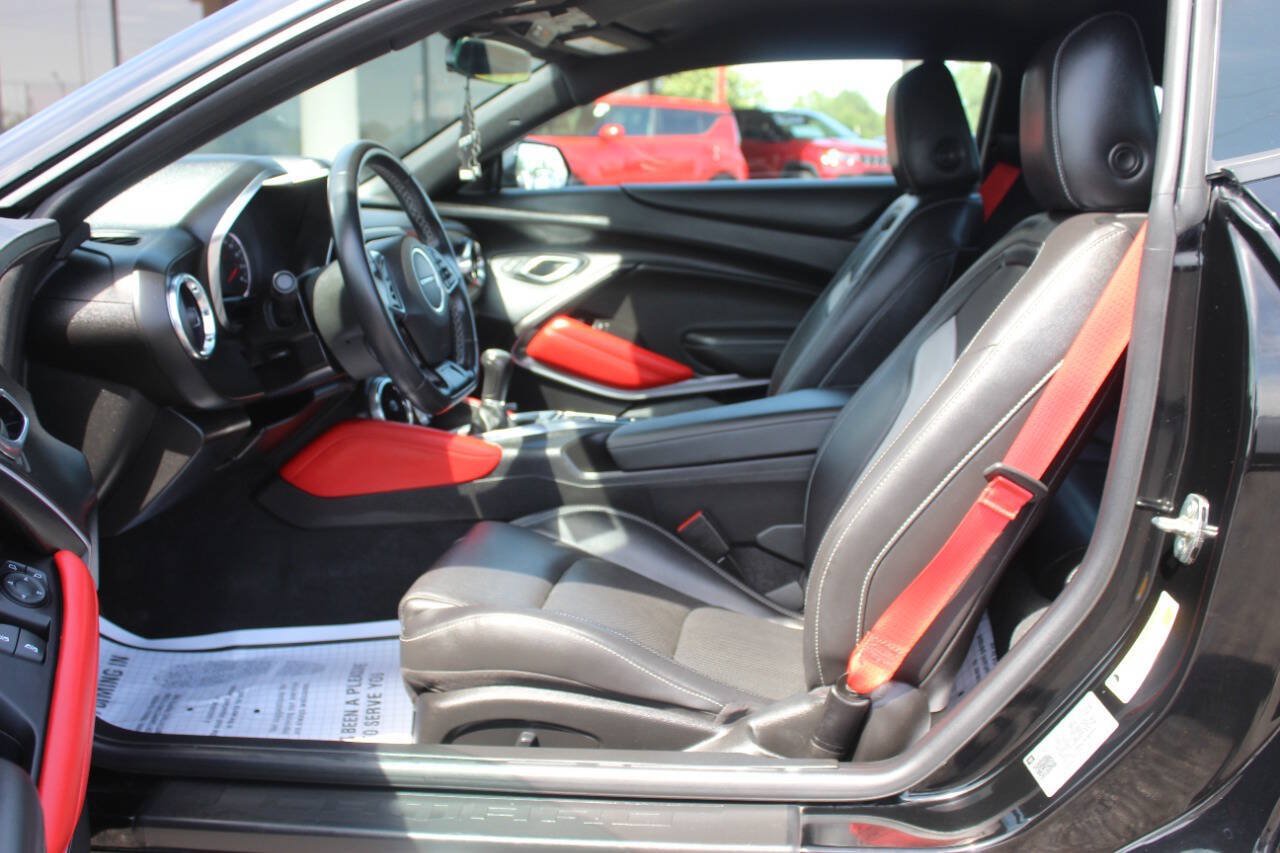 Used 2020 Chevrolet Camaro LT w/ Redline Edition RWD image 15
