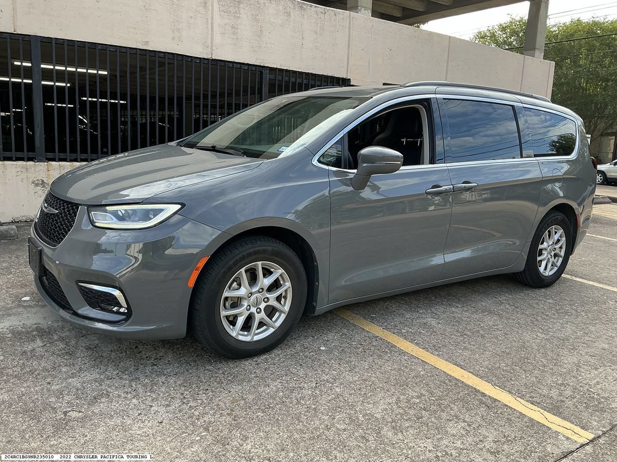Used 2022 Chrysler Pacifica Touring-L FWD image 4