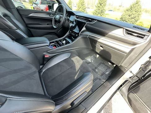 Used 2023 Jeep Grand Cherokee L Laredo AWD/4WD image 23