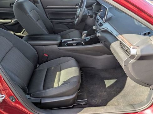 Used 2024 Nissan Altima 2.5 SV FWD image 25