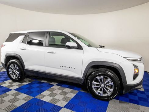Used 2025 Chevrolet Equinox LT FWD image 3