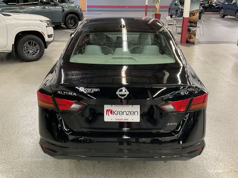 Used 2024 Nissan Altima 2.5 SV AWD/4WD image 6
