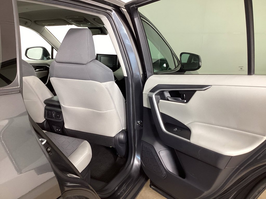 Used 2021 Toyota RAV4 XLE AWD/4WD image 24