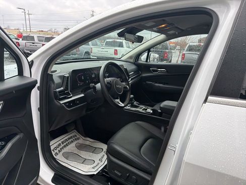 Used 2025 Kia Sportage EX image 15