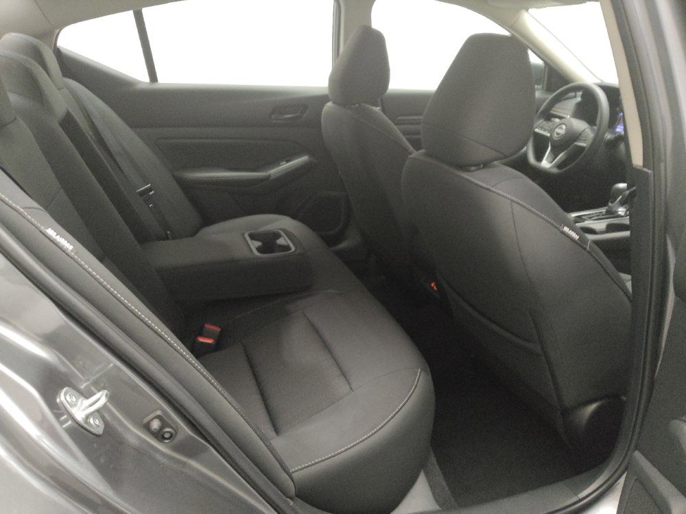 Used 2025 Nissan Altima 2.5 SV FWD image 19