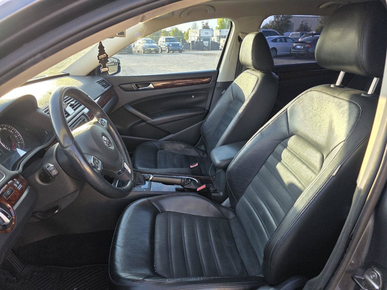 Used 2013 Volkswagen Passat TDI SEL Premium FWD image 8