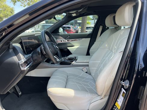 Used 2023 BMW 760i xDrive AWD/4WD image 16