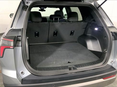 Used 2026 Chevrolet Equinox LT FWD image 4