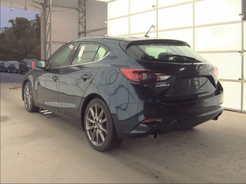 Used 2018 MAZDA MAZDA3 Touring FWD image 3