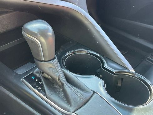 Used 2020 Toyota Camry SE w/ Carpet Mat Package image 8