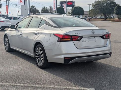 Used 2023 Nissan Altima 2.5 SV image 5