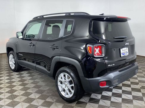 Used 2022 Jeep Renegade Latitude w/ Convenience Group AWD/4WD image 3