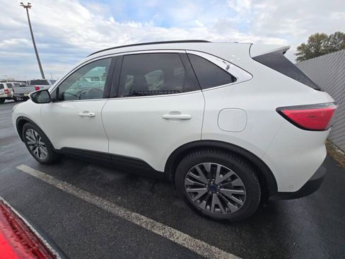 Used 2020 Ford Escape Titanium image 9