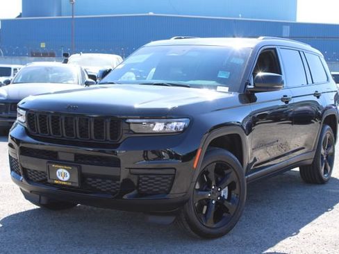 Used 2025 Jeep Grand Cherokee L Altitude AWD/4WD image 9