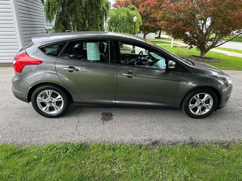 Used 2014 Ford Focus SE w/ SE Winter Package FWD image 8