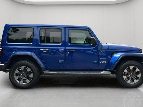 Used 2019 Jeep Wrangler Unlimited Sahara AWD/4WD image 3