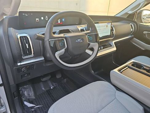 Certified 2025 Ford Expedition Platinum w/ Driver's Package AWD/4WD image 16