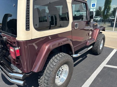 Used 2002 Jeep Wrangler Sahara AWD/4WD image 8