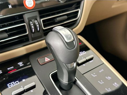 Certified 2026 Porsche Macan AWD/4WD image 34