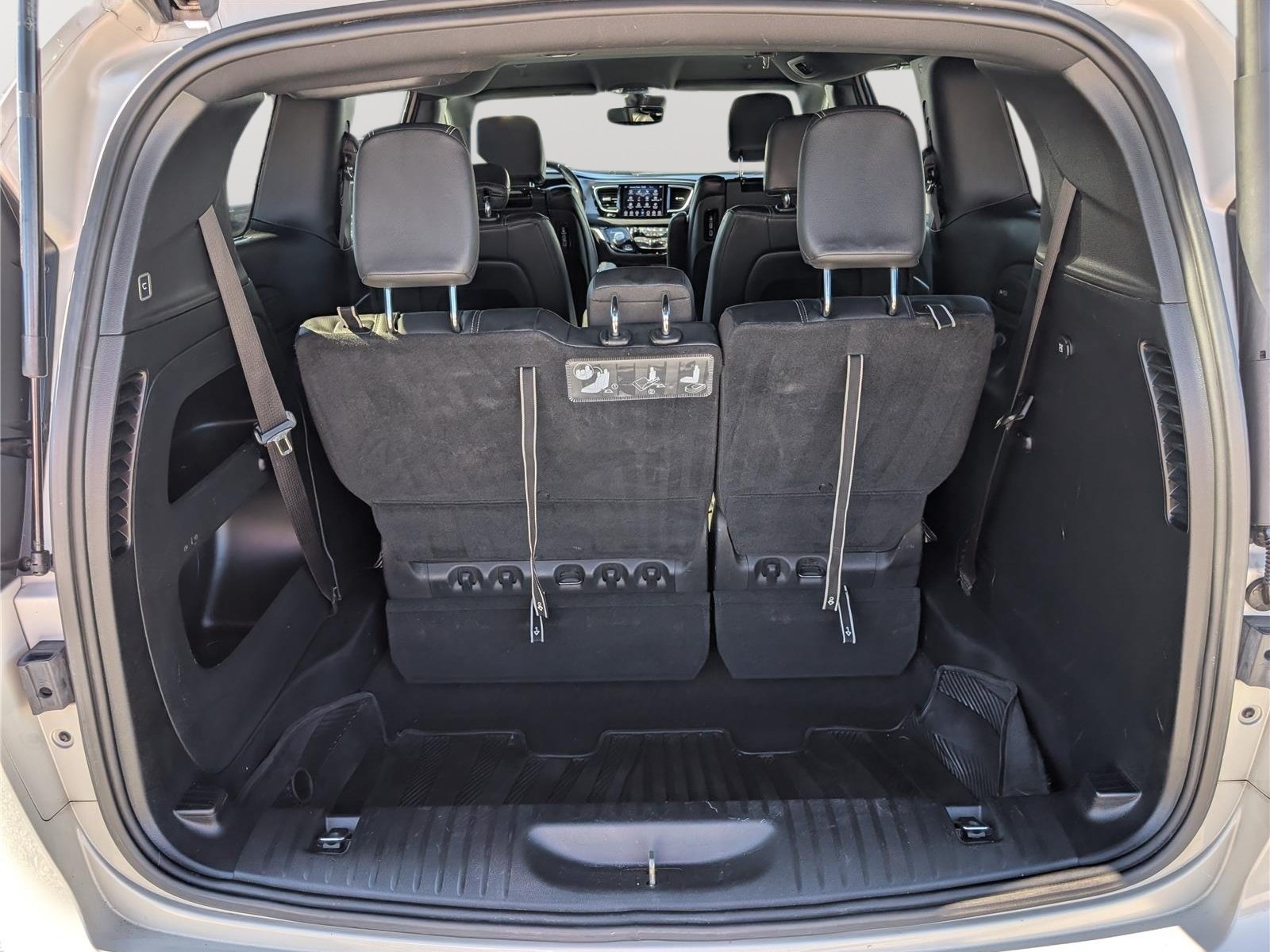 Used 2020 Chrysler Pacifica Touring-L Plus FWD image 12