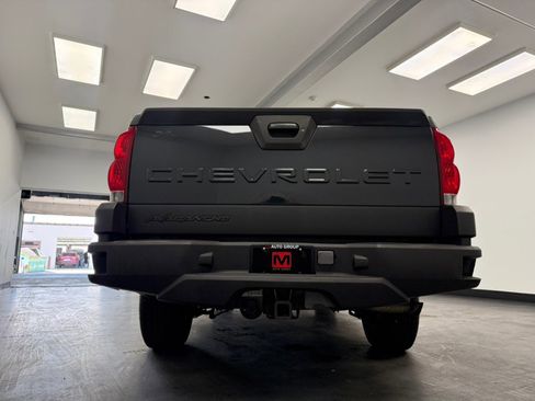 Used 2003 Chevrolet Avalanche 4x4 w/ Suspension Package, Off-Road image 9