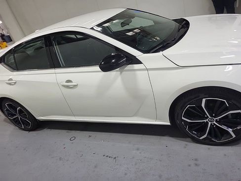 Used 2024 Nissan Altima 2.5 SR image 3